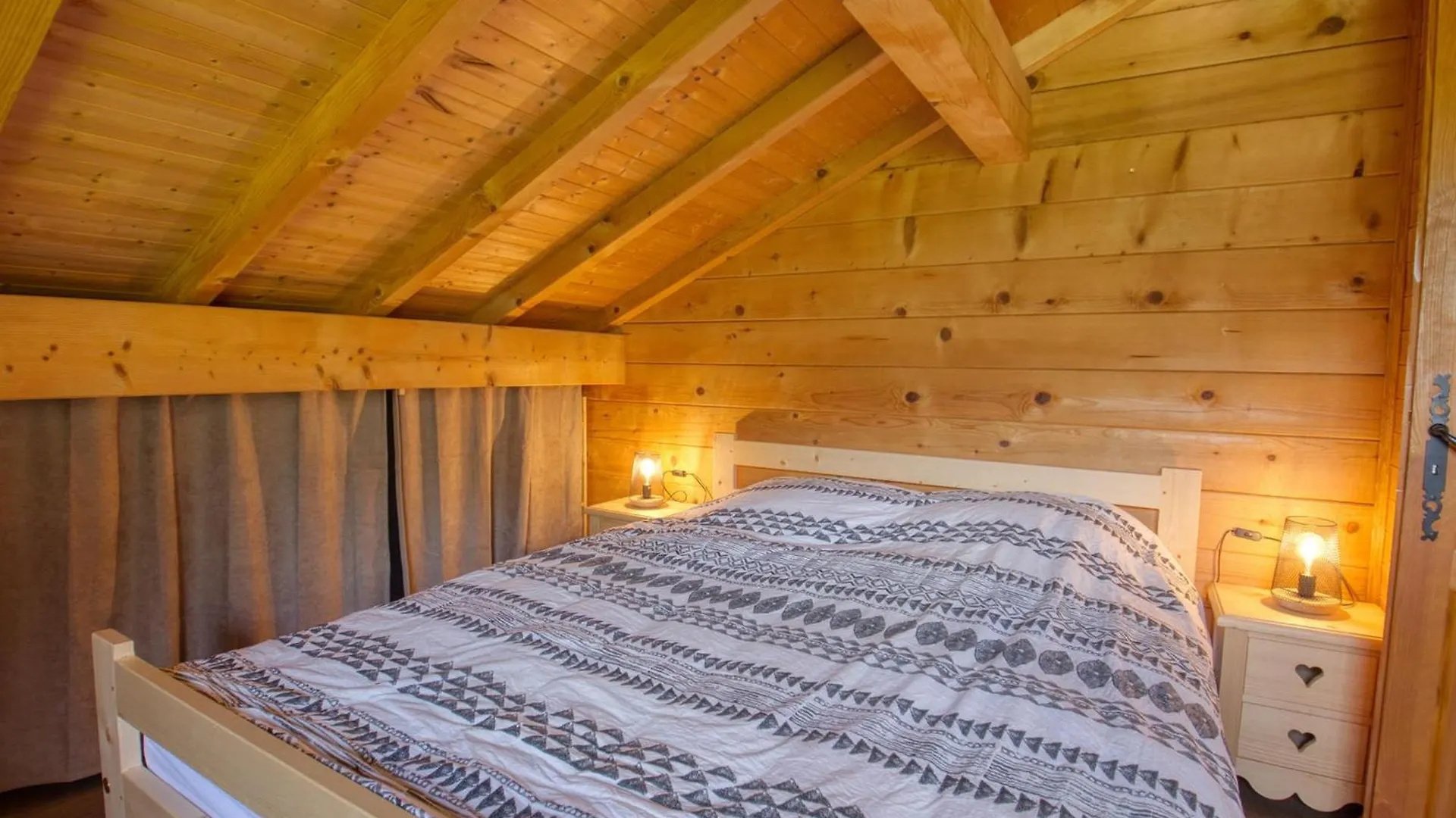 Chalet Paisible A Morillon Avec Jacuzzi Et Proche Des Pistes Skiables - Fr-1-642-66